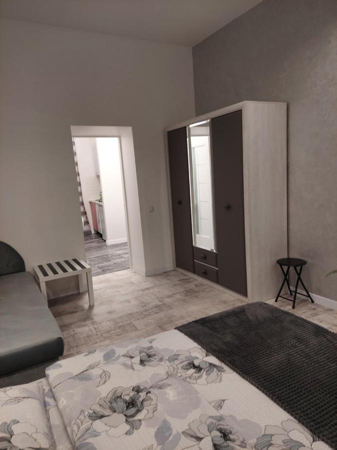 Однокомнатная Форум-Центр Appartement Lviv Buitenkant foto