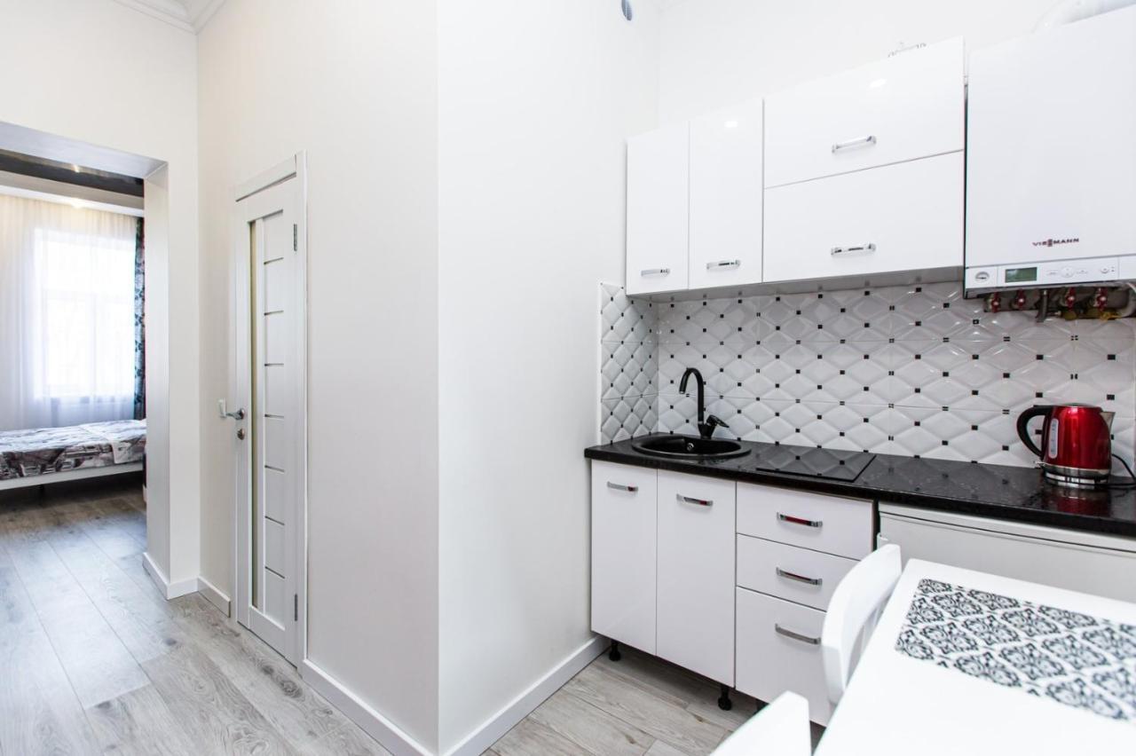 Однокомнатная Форум-Центр Appartement Lviv Buitenkant foto