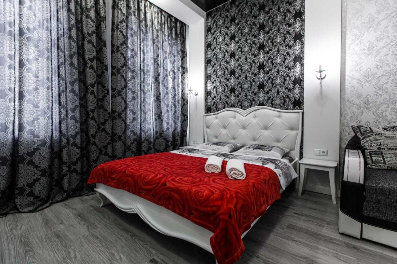 Однокомнатная Форум-Центр Appartement Lviv Buitenkant foto
