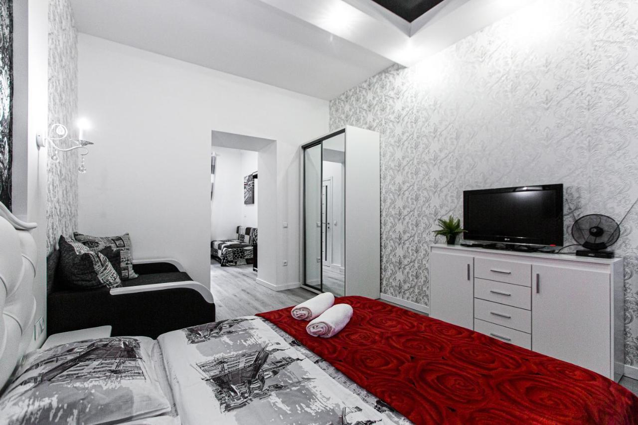Однокомнатная Форум-Центр Appartement Lviv Buitenkant foto