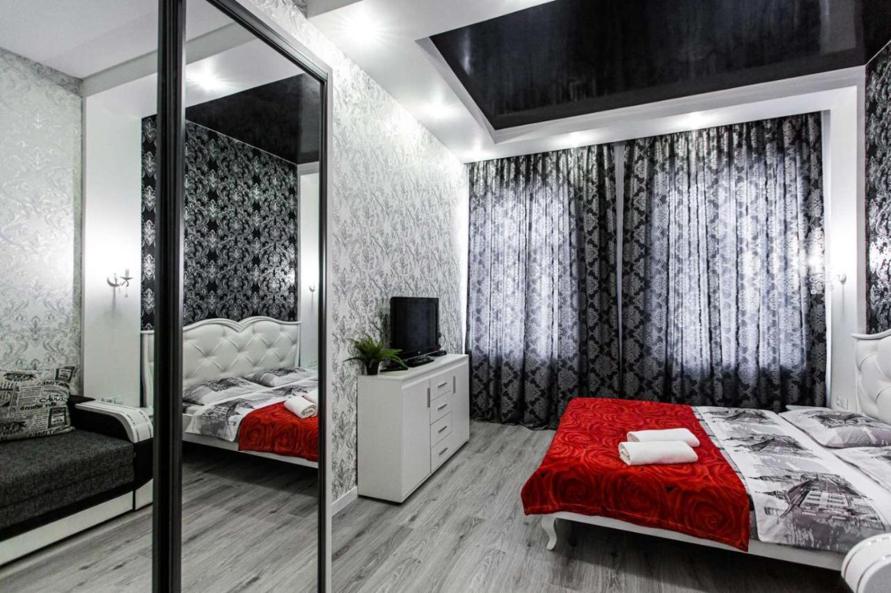 Однокомнатная Форум-Центр Appartement Lviv Buitenkant foto