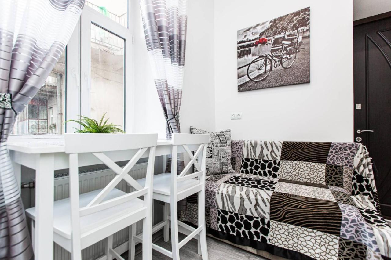 Однокомнатная Форум-Центр Appartement Lviv Buitenkant foto