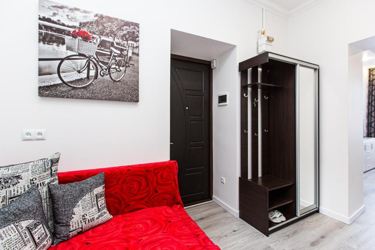 Однокомнатная Форум-Центр Appartement Lviv Buitenkant foto